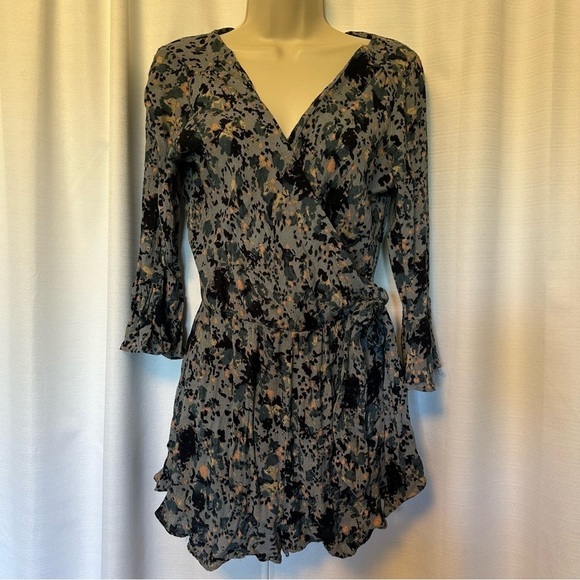 FREE PEOPLE Romper ALL THE RIGHT RUFFLES BLUE Floral Size Small Boho Festival - Picture 2 of 15